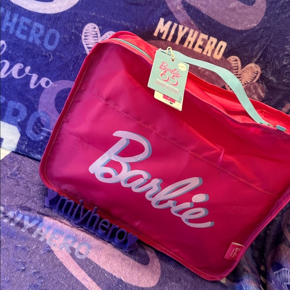 Barbie Pink Travel bag with tumbler and Socks - Picture 3 of 5